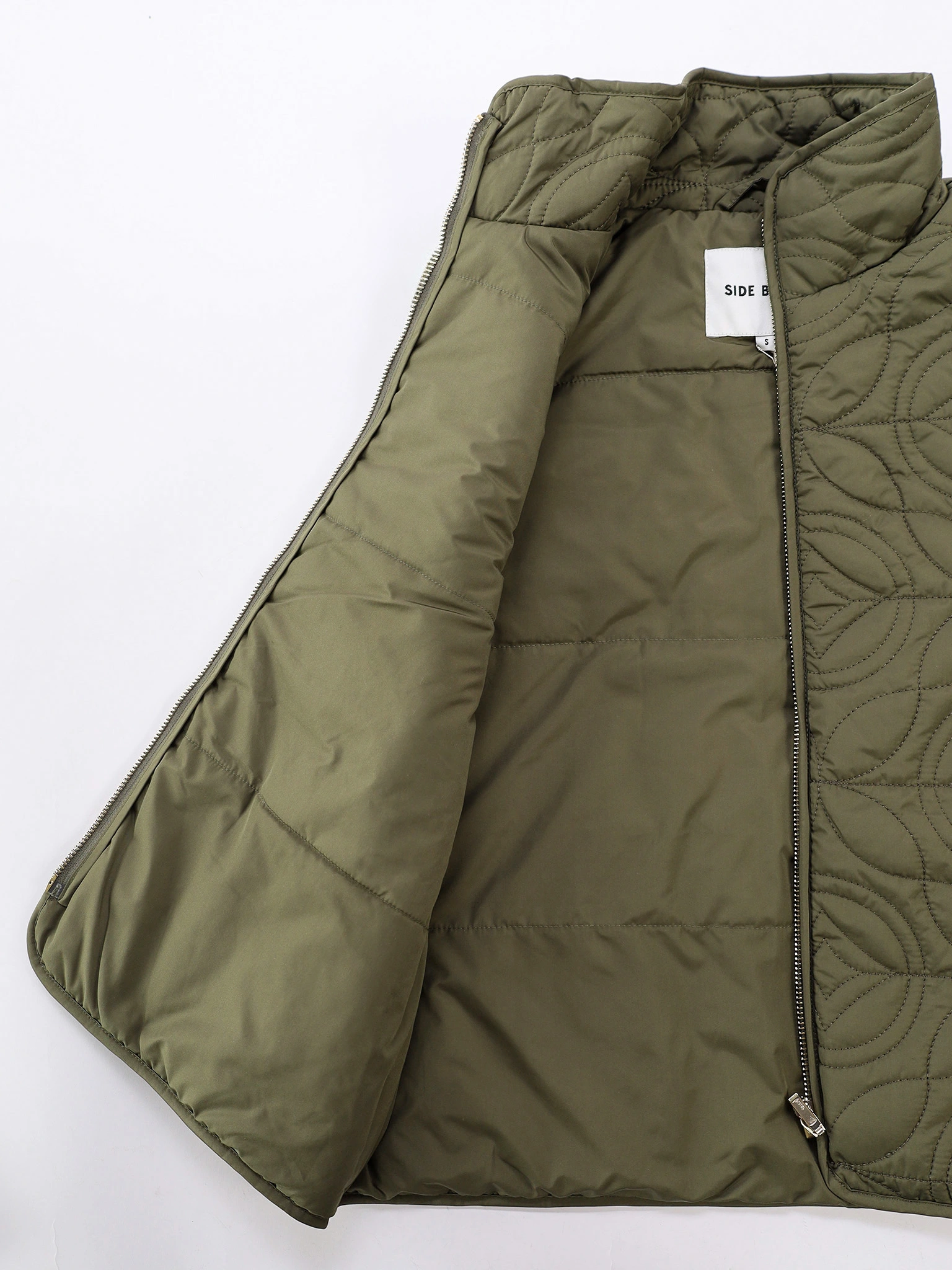 Жилет цвета хаки с фигурной стежкой